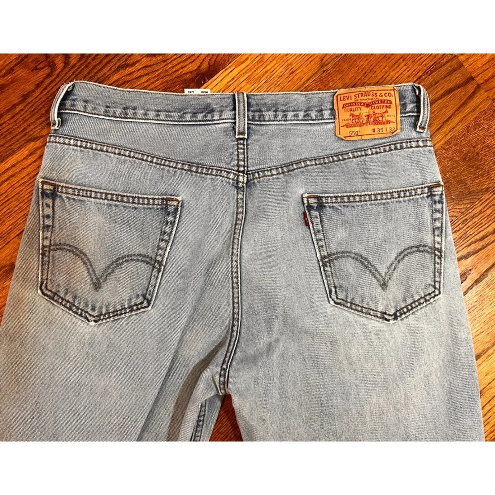 Levis 550 Relaxed Fit‎ Jeans Mens 35x32 Light Wash Blue Denim 00550-4891